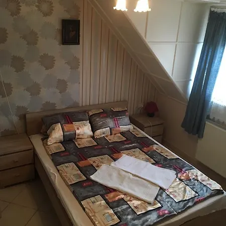 Casa de hóspedes Csini Panzió Drinkbár Gyál