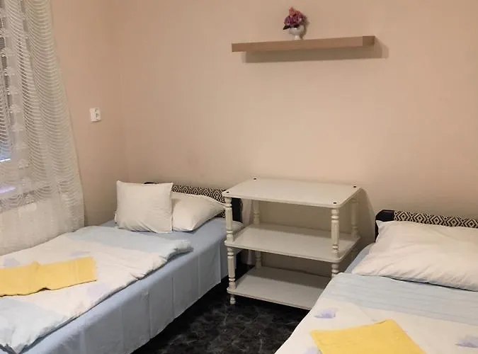 希尼班斯奥酒吧宾馆 贾尔