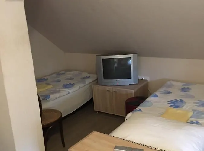 希尼班斯奥酒吧宾馆 招待所 *