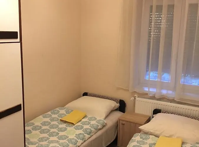 希尼班斯奥酒吧宾馆 贾尔